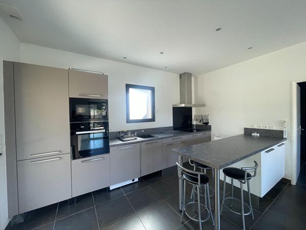 A LOUER - PUYRICARD - BEAU T2 MEUBLE AVEC TERRASSE ET PARKING