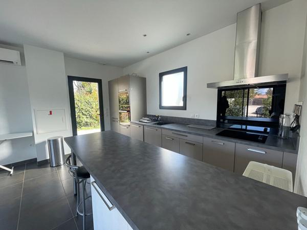 A LOUER - PUYRICARD - BEAU T2 MEUBLE AVEC TERRASSE ET PARKING