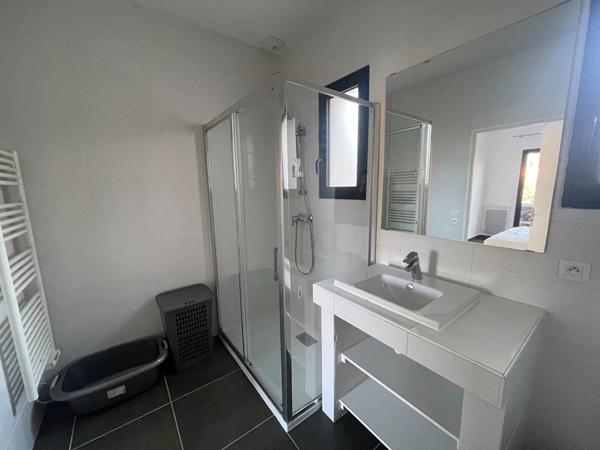 A LOUER - PUYRICARD - BEAU T2 MEUBLE AVEC TERRASSE ET PARKING