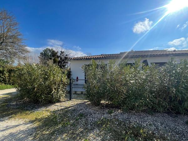 A LOUER - PUYRICARD - BEAU T2 MEUBLE AVEC TERRASSE ET PARKING