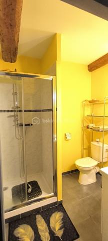 MAISON 156m² – 4 CHAMBRES – SOUS-SOL 115m² CLIMATISÉ –CONILHAC CORBIERES (11)– PRIX REVU À LA BAISSE !
 Prix : 194 000 € (FAI)
 Localisation : CONILHAC CORBIÈRES, entre Minervois et Corbières – 3 min à pied des commerces, écoles, médecin, restaurant.
Surface : 156 m² habitable + 115 m² sous-sol climatisé (potentiel stationnement/atelier/salle de sport/jacuzzi).
Pièces :
- 4 chambres (13m², 13m², 17m², 24m²)
- Séjour 27m²
- Cuisine équipée 30m²
- Patio 19m² (extérieur intime)
- Salle d’eau + WC privé
Atouts :
✅ DPE B (modifié en 2025) – Consommation estimée : 1 060–1 490 €/an
✅ Double vitrage thermique et phonique – Pas de vis-à-vis
✅ Cadre idéal : Village authentique, vignobles, pinèdes, garrigue
✅ Proximité : Crèche, écoles, cabinet d’infirmières, bar-restaurant
✅ Flexibilité : Parfait pour résidence principale, chambres d’hôtes, ou investissement locatif
Visites possibles sans tarder !
