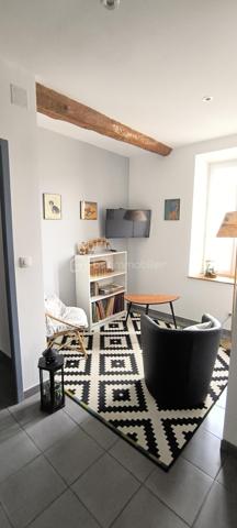 MAISON 156m² – 4 CHAMBRES – SOUS-SOL 115m² CLIMATISÉ –CONILHAC CORBIERES (11)– PRIX REVU À LA BAISSE !
 Prix : 194 000 € (FAI)
 Localisation : CONILHAC CORBIÈRES, entre Minervois et Corbières – 3 min à pied des commerces, écoles, médecin, restaurant.
Surface : 156 m² habitable + 115 m² sous-sol climatisé (potentiel stationnement/atelier/salle de sport/jacuzzi).
Pièces :
- 4 chambres (13m², 13m², 17m², 24m²)
- Séjour 27m²
- Cuisine équipée 30m²
- Patio 19m² (extérieur intime)
- Salle d’eau + WC privé
Atouts :
✅ DPE B (modifié en 2025) – Consommation estimée : 1 060–1 490 €/an
✅ Double vitrage thermique et phonique – Pas de vis-à-vis
✅ Cadre idéal : Village authentique, vignobles, pinèdes, garrigue
✅ Proximité : Crèche, écoles, cabinet d’infirmières, bar-restaurant
✅ Flexibilité : Parfait pour résidence principale, chambres d’hôtes, ou investissement locatif
Visites possibles sans tarder !