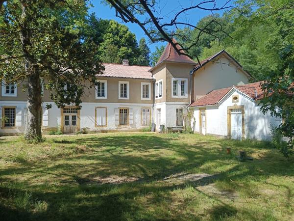 Magnifique ancien bâtiment thermal à potentiel exceptionnel – 1 000 m² sur 1,5 ha