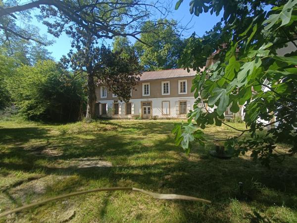 Magnifique ancien bâtiment thermal à potentiel exceptionnel – 1 000 m² sur 1,5 ha