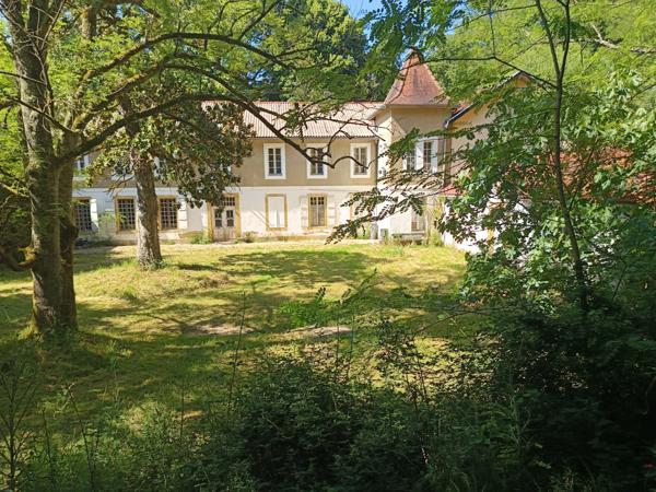 Magnifique ancien bâtiment thermal à potentiel exceptionnel – 1 000 m² sur 1,5 ha