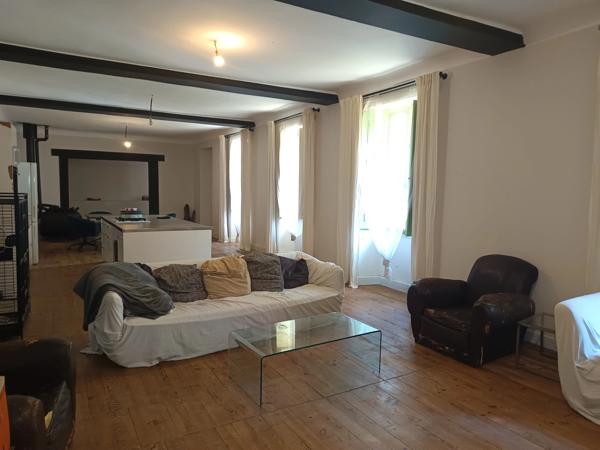 Magnifique ancien bâtiment thermal à potentiel exceptionnel – 1 000 m² sur 1,5 ha