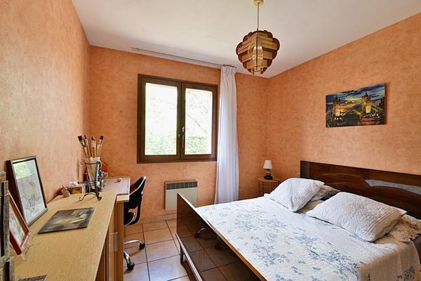 LESPINASSE – MAISON INDIVIDUELLE DE PLAIN-PIED 107 M² – 3 CHAMBRES – TERRAIN 740 M² – GRAND GARAGE