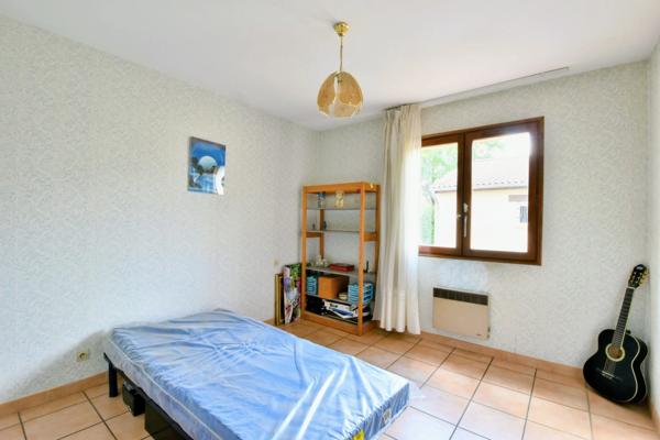 LESPINASSE – MAISON INDIVIDUELLE DE PLAIN-PIED 107 M² – 3 CHAMBRES – TERRAIN 740 M² – GRAND GARAGE