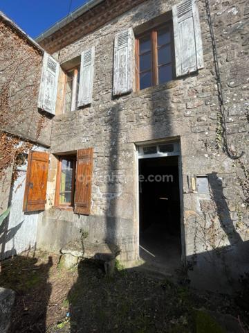Maison à rénover avec grange et jardin à Châteauponsac