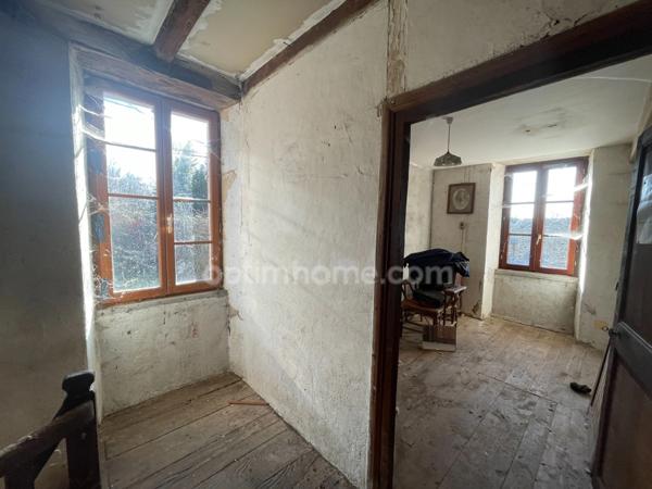 Maison à rénover avec grange et jardin à Châteauponsac