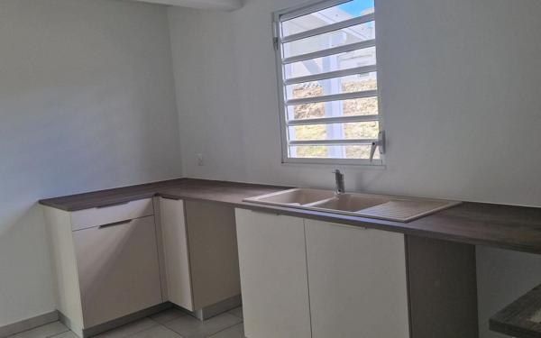 Maison à louer    4 pièces •  Le Diamant