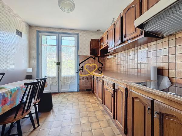 Courpière (63120) Maison à rénover sur grand terrain à Courpière