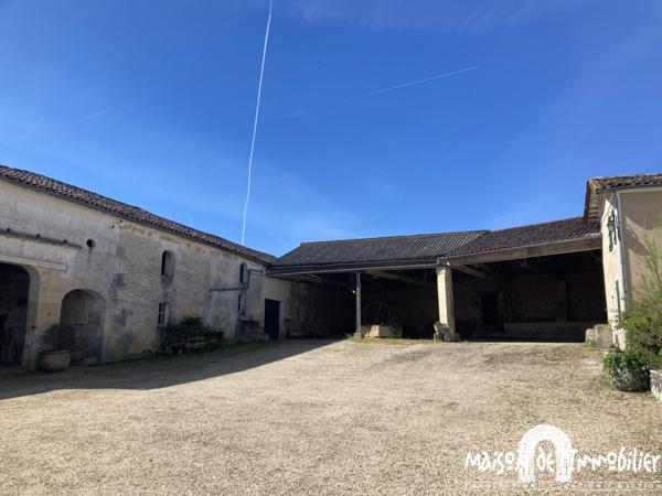 Location Grande maison Charentaise - 220m² - 5 pièces - jardin et dépendances - VAL DE COGNAC