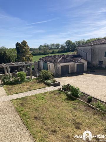 Location Grande maison Charentaise - 220m² - 5 pièces - jardin et dépendances - VAL DE COGNAC