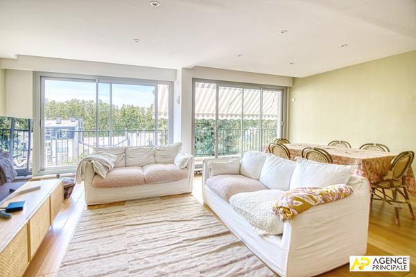 Versailles Montreuil / Parc de Mme Elisabeth - Appartement 4 pièces 110 m² carrez situé au 4ème étage avec ascenseur, cave et box 880 000 € **  - Référence  28188