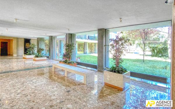 Versailles Montreuil / Parc de Mme Elisabeth - Appartement 4 pièces 110 m² carrez situé au 4ème étage avec ascenseur, cave et box 880 000 € **  - Référence  28188