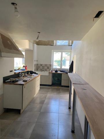 Belle maison en pierres, à finir de rénover, de 234 m2 habitables, 2 pigeonniers à rénover, hangar et dépendances