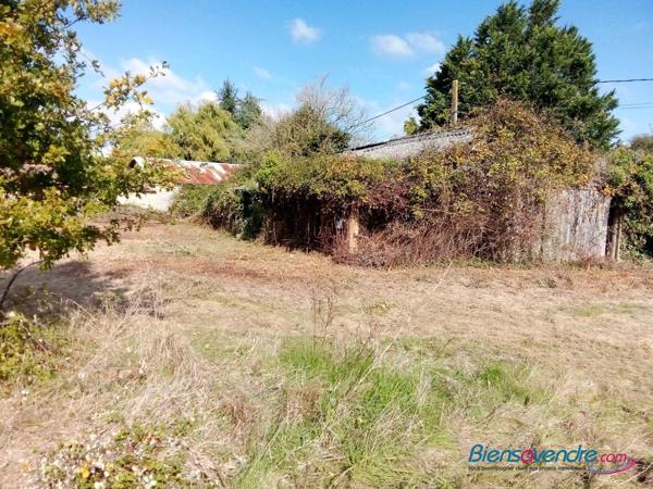 PROPRIETE A RENOVER AVEC GRAND TERRAIN