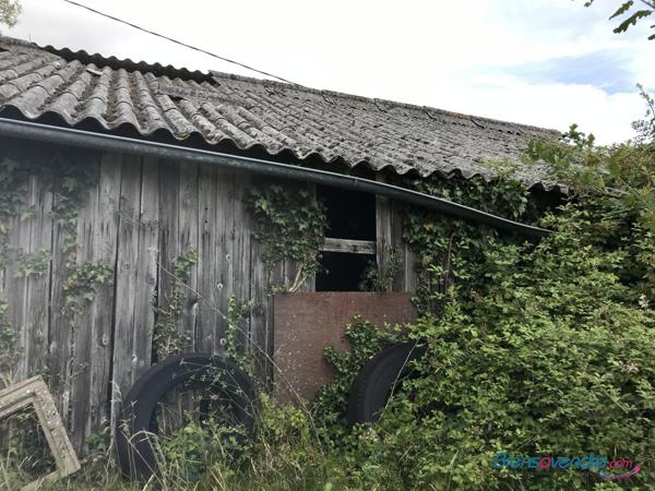 PROPRIETE A RENOVER AVEC GRAND TERRAIN