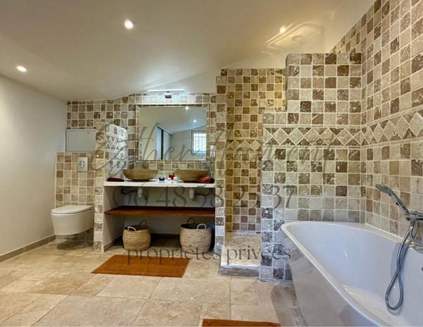 Maison rénovée avec vue , l'Ermitage 4 chambres, terrain avec puits 3800 m2