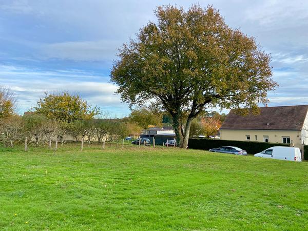 Vente terrain à bâtir d'environ 600m² - proche Ecommoy - situé à Marigné-Laillé (72220)