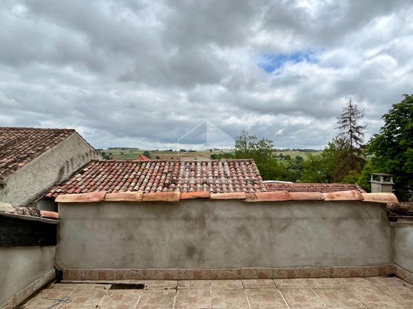 Maison de ville avec terrasse à Valence-sur-Baïse .Idéal premier achat ou investissement locatif