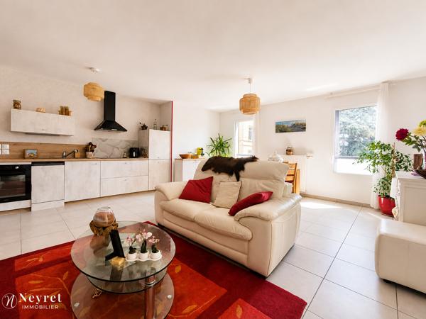 VILLEFRANCHE-SUR-SAÔNE CENTRE – T4 RÉCENT AVEC TERRASSE COUVERTE DE 37 M² ET GARAGE