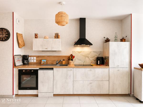 VILLEFRANCHE-SUR-SAÔNE CENTRE – T4 RÉCENT AVEC TERRASSE COUVERTE DE 37 M² ET GARAGE