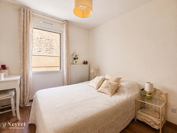VILLEFRANCHE-SUR-SAÔNE CENTRE – T4 RÉCENT AVEC TERRASSE COUVERTE DE 37 M² ET GARAGE