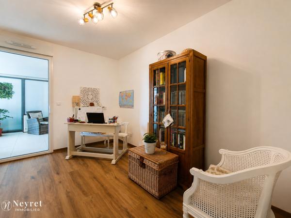 VILLEFRANCHE-SUR-SAÔNE CENTRE – T4 RÉCENT AVEC TERRASSE COUVERTE DE 37 M² ET GARAGE