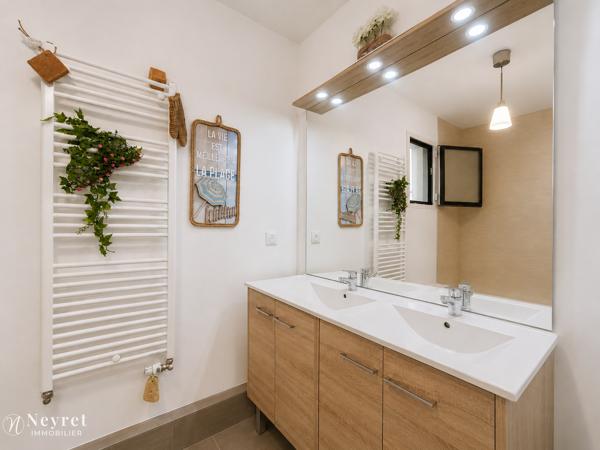 VILLEFRANCHE-SUR-SAÔNE CENTRE – T4 RÉCENT AVEC TERRASSE COUVERTE DE 37 M² ET GARAGE