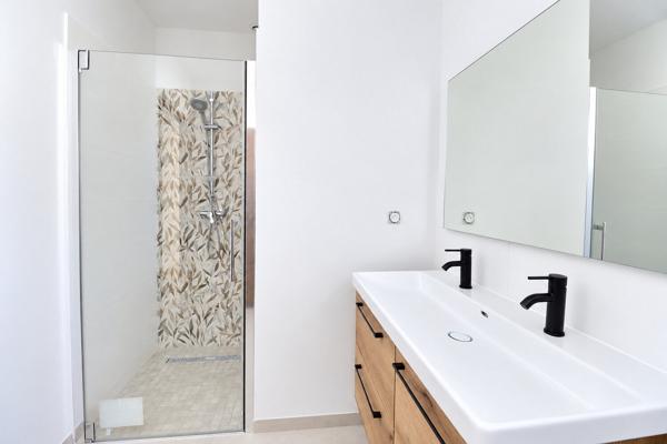 Maison contemporaine avec piscine