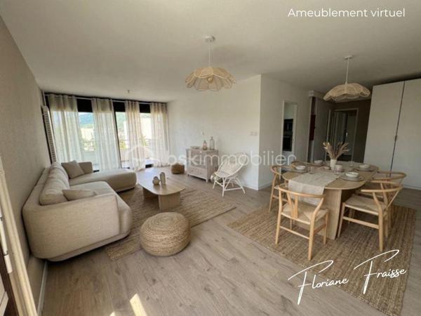 À vendre, bel appartement de type T3 orienté Sud-Ouest, situé au 7ème étage sur 8 d'une résidence avec ascenseur, situé Avenue du Vercors à Meylan (quartier Grand Pré).

Parfait état dont salon refait à neuf en 2026, cuisine refaite il y a moins de 2 ans. 

Caractéristiques :
- Grand salon / salle à manger avec baie vitrée coulissante équipée d'un volet électrique
- 2 Chambres dont une avec placard
- Rangements à l'entrée
- Cuisine équipée : ensemble d'éléments haut et bas, hotte aspirante, évier, table de cuisson, four à chaleur tournante, lave vaisselle, micro-ondes
- Espace buanderie 
- Salle de bains avec douche 
- Une cave au sous-sol (n°18)
- Façade et isolation extérieure rénovées courant 2020
- Chauffage collectif au gaz
- Résidence avec espaces verts, aires de jeux, parking privatif (sécurisé et fermé), local à vélos, conciergerie dans la copropriété. 

Environnement :
Résidence calme avec espaces verts.
A proximité des transports en commun (C1), des commerces (Pharmacie, restaurant, banque, coiffeur, boulangerie..).
Ecole maternelle et primaire Grand pré, collègue des Buclos à proximité.

DPE: C / B 
Charges de copropriété annuelles: 1.947€
Taxe foncière: 1.371€