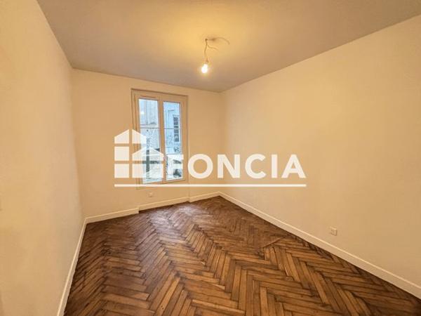 Location Appartement 3 pièces 43.14 m² - 18 rue Eugène Suë Paris 75018