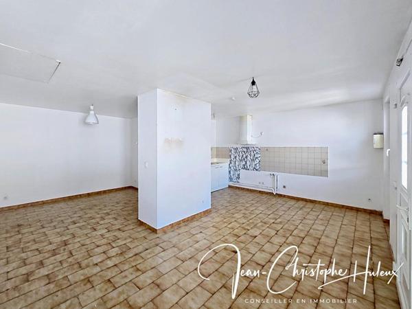 30000  NIMES - studio36 m2 + 15 m2 aménagement combles possible