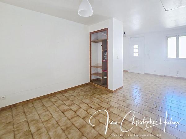 30000  NIMES - studio36 m2 + 15 m2 aménagement combles possible