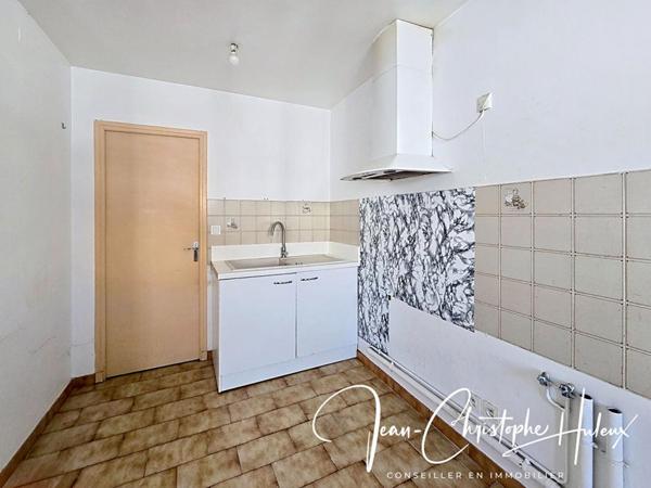 30000  NIMES - studio36 m2 + 15 m2 aménagement combles possible
