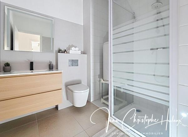 30000  NIMES - studio36 m2 + 15 m2 aménagement combles possible