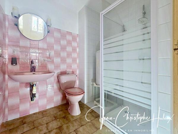 30000  NIMES - studio36 m2 + 15 m2 aménagement combles possible