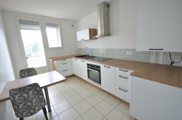 BREST PETIT PARIS - 8 RUE DE L'ILE DE SEIN - Appartement T3 rénové de 74m² avec parking , Brest