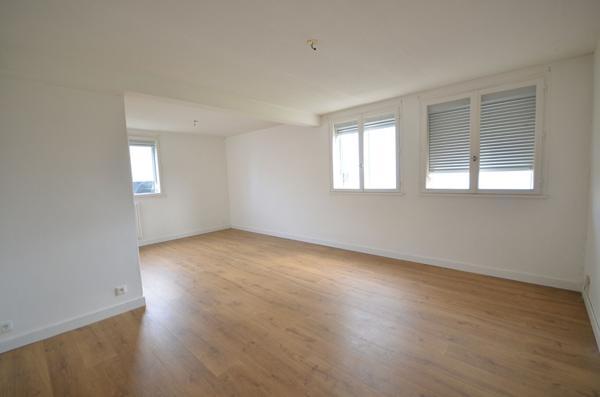 BREST PETIT PARIS - 8 RUE DE L'ILE DE SEIN - Appartement T3 rénové de 74m² avec parking , Brest