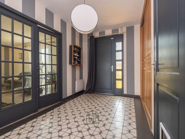 Maison
         5 pièces
        - 124 m² Exclusivité 230 000 € *