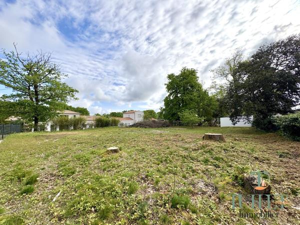 MAGNIFIQUE TERRAIN A BATIR SITUE DANS QUARTIE RECHERCHE