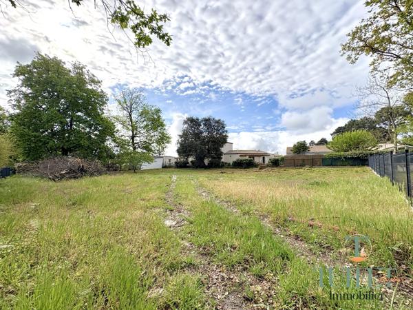 MAGNIFIQUE TERRAIN A BATIR SITUE DANS QUARTIE RECHERCHE