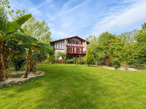 Maison Urrugne, quartier Olhette, 8 pièces 205 m2