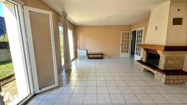 A VENDRE 56 VANNES Pompidou maison 1998 100 m² habitables, jardin 421 m²