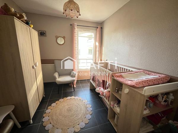 Appartement 3 pièces dans résidence récente proche des commerces +1 emplacement de parking couvert