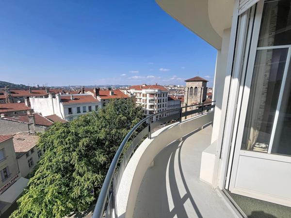 Appartement 4 pièces de 109 m² avec cave et grenier – Vue dégagée sur les toits
