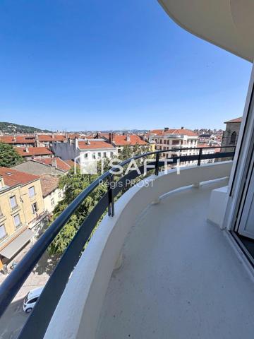 Appartement 4 pièces de 109 m² avec cave et grenier – Vue dégagée sur les toits