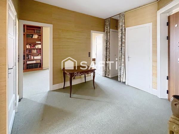 Appartement 4 pièces de 109 m² avec cave et grenier – Vue dégagée sur les toits